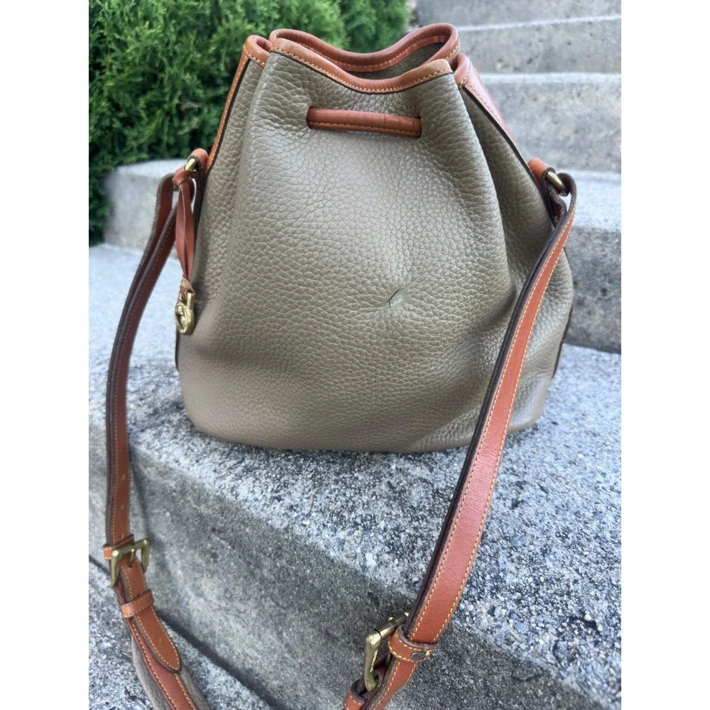 Vintage Dooney & Bourke All Weather Leather Bucket Bag Taupe Tan Crossbody USA - Picture 5 of 7